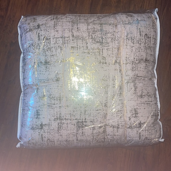 OCM Bedding Brand New In Zipper Bag Ocm Pink With Gold Flakes Twin